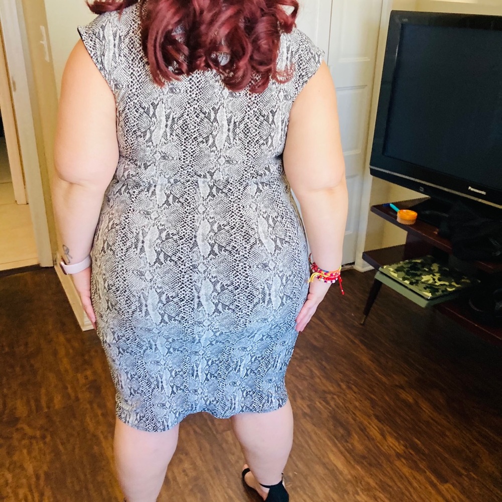 Dress - Picture 5 of 8